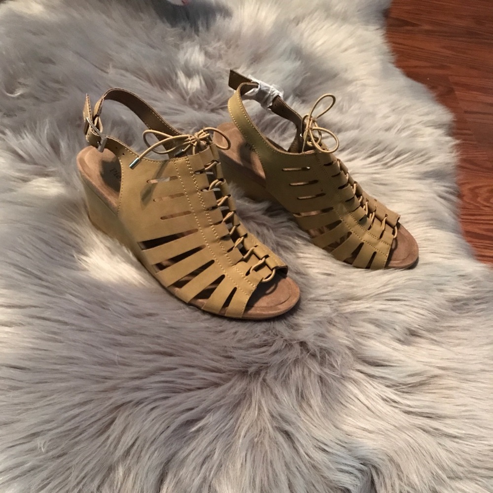 Lace Up Wedges SZ 8 - Picture 2 of 2
